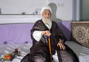 آیت‌الله خائفی: آیت‌الله العظمی محفوظی دست‌پرورده دروس امام خمینی(س) و از شاگردان برجسته ایشان بود/ متأسفانه شهرها از علمایی که محل رجوع مردم بودند،  خالی شده است