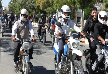 کلاه ایمنی به موتورسواران قصرشیرین اهدا شد