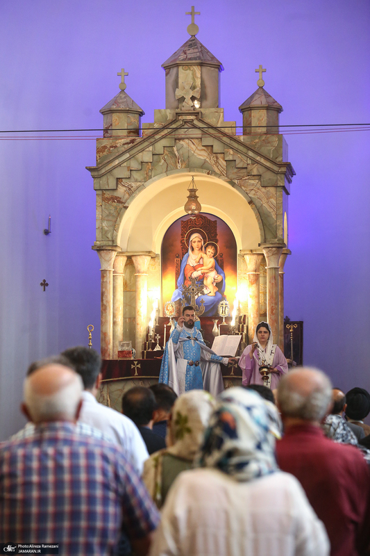 بزرگداشت امام خمینی در کلیسای سرکیس مقدس