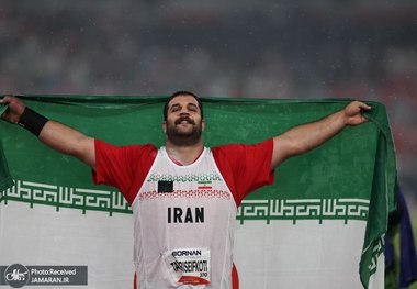 طلای هفتم ایران با شکستن رکورد بازی های آسیایی؛ طیبی قهرمان پرتاب وزنه شد+ عکس و ویدیوی اهدای مدال