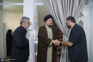 حضور آیت الله سید حسن خمینی در منزل پدر شهید موسوی
