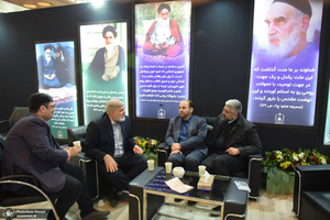 غرفه موسسه تنظیم و نشر آثار امام خمینی (س) در سی و سومین نمایشگاه بین المللی قرآن کریم-3