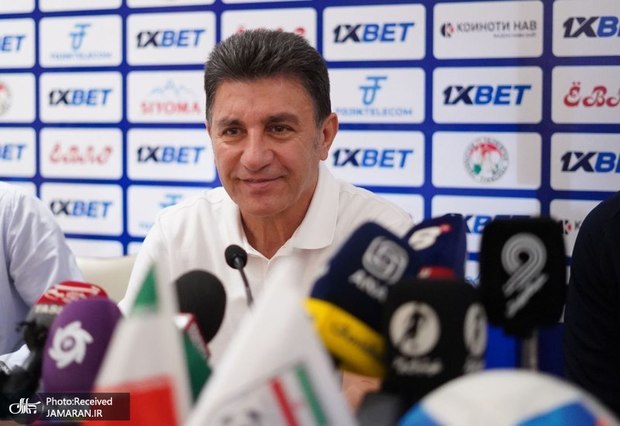 ویدیو| اعتراض خبرنگاران تاجیکستانی به قلعه‌نویی بعد از انتقاد از داوری