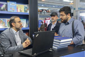 غرفه موسسه تنظیم و نشر آثار امام خمینی (س) در سی و پنجمین نمایشگاه کتاب تهران- 2