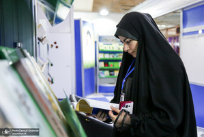 غرفه موسسه تنظیم و نشر آثار امام خمینی(س) در نمایشگاه بین المللی کتاب تهران