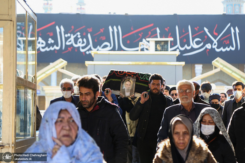 مراسم تشییع مرحوم حاج عیسی جعفری خادم امام خمینی (ره) در حرم حضرت معصومه (س)