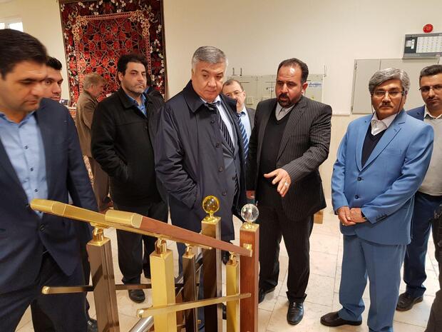 بازدید سفیر ازبکستان در ایران از نمایشگاه توانمندی شهرک های صنعتی قزوین