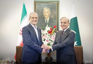 دوست گیرد دست دوست؟ درباره مشاعره و مذاکره پزشکیان با شهباز شریف در پاکستان