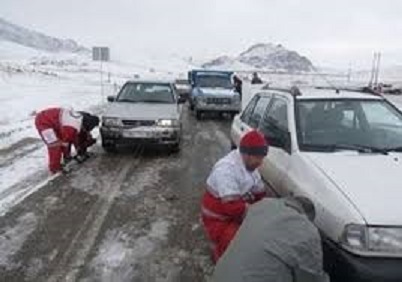 امدادرسانی به 80 مسافر گرفتار برف و کولاک در کوهرنگ