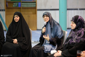 دیدار جمعی از خواهران نخبه عراقی با دکتر فاطمه طباطبایی در جماران