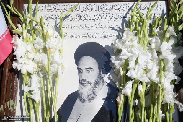 مسیر فرودگاه مهرآباد تا حرم مطهر امام خمینی (ره) گلباران شد