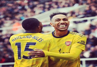 اوبامیانگ و کلوپ بهترین بازیکن و مربی ماه لیگ برتر انگلیس