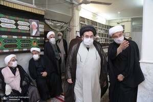 حضور مراجع و علما در بیت آیت الله العظمی صانعی(ره)-2