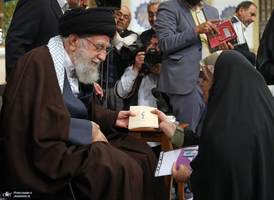 دیدار جمعی از شاعران و اهالی فرهنگ و ادب با رهبر معظم انقلاب