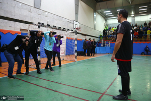 مسابقه فوتسال خیریه بین تیم هنرمندان و منتخب بنیاد حضرت زینب (س)