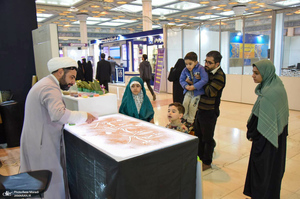 غرفه موسسه تنظیم و نشر آثار امام خمینی (س) در سی و سومین نمایشگاه بین المللی قرآن کریم-2