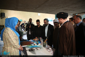 بازدید سید حسن خمینی از کارگاه هنری "یار و یادگار" در حسینیه جماران