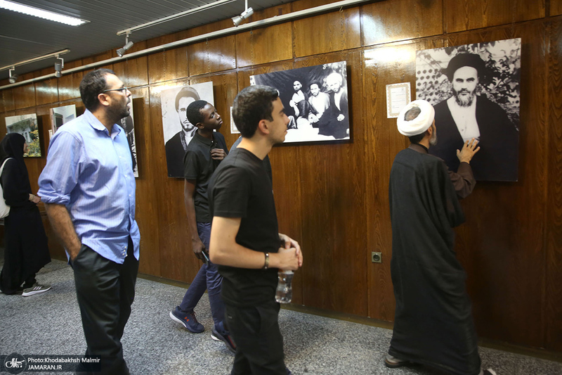 بازدید جمعی از دانشجویان انگلیسی و جمعی از دانش آموزان بندر دیر از جماران