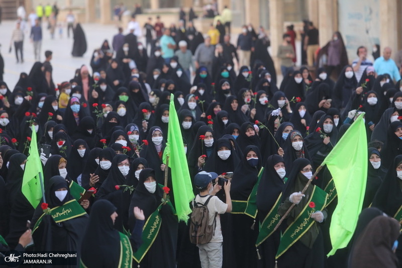 پیاده روی خادمان حرم کریمه اهل بیت(ع) در شب ولادت امام رضا(ع)