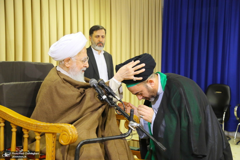 عمامه گذاری طلاب توسط مراجع اعظام تقلید در روز میلاد امام علی (ع)‎