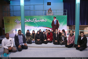 بازدید جمعی از دانشجویان زبان فارسی کشورهای خارجی از بیت امام در جماران 