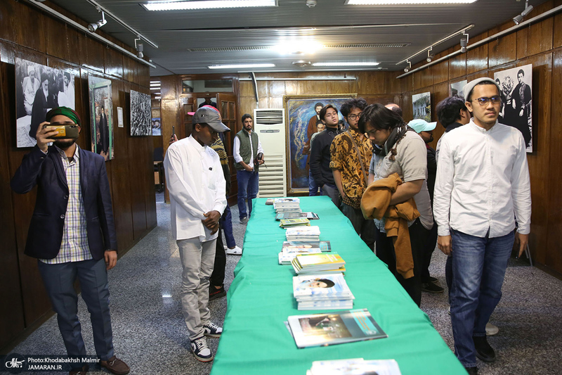 بازدید جمعی از طلاب خارجی از جماران