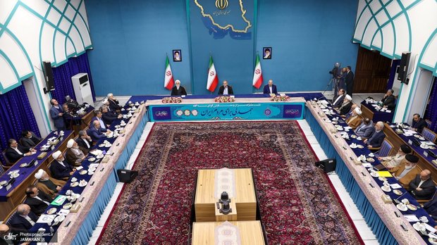 نشست مشترک سران قوا/ رئیس قوه قضاییه: برای محقق کردن اصول مختلف قانون اساسی توفیقات زیادی داشته‌ایم/ باید نسبت به موضوعات اصلی کشور اشتراک نظر پیدا کنیم/ قالیباف: فتح‌الفتوح امام تحول در جوانان بود/ انقلاب اسلامی را وحدت به پیروزی رساند