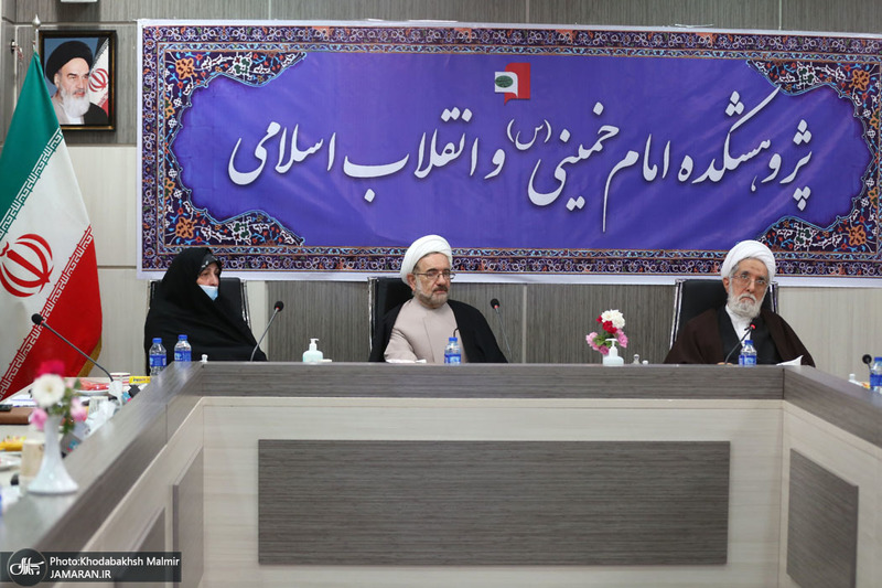 نشست صمیمانه اعضا هیات علمی پژوهشکده امام خمینی و انقلاب اسلامی با تولیت  معزز به مناسبت روز معلم