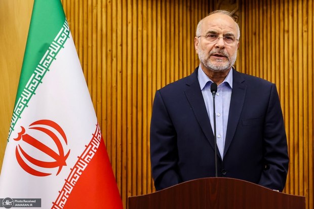 قالیباف: برخی دوستان در مجلس می‌گفتند حضرت آقا که در دسترس نیست؛ میگفتم در دسترس نیستند یعنی چه؟! رهبر انقلاب پس از ۴۰ سال مانند سال ۵۹ در قرارگاه فرماندهی جنگ با رژیم صهیونیستی حضور داشتند