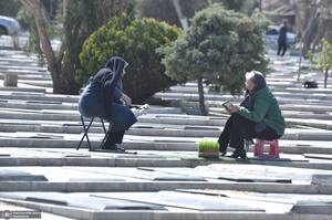 زیارت اهل غبور در آخرین پنجشنبه سال در بهشت زهرا (س) تهران