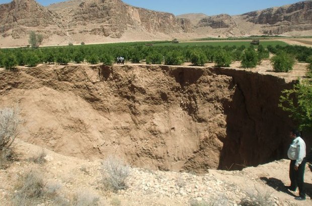 فرو نشست زمین در کمین دشت های زنجان