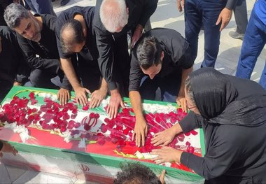 پیکر مطهر دکتر عبدالحمید مینوچهر تشییع شد + عکس