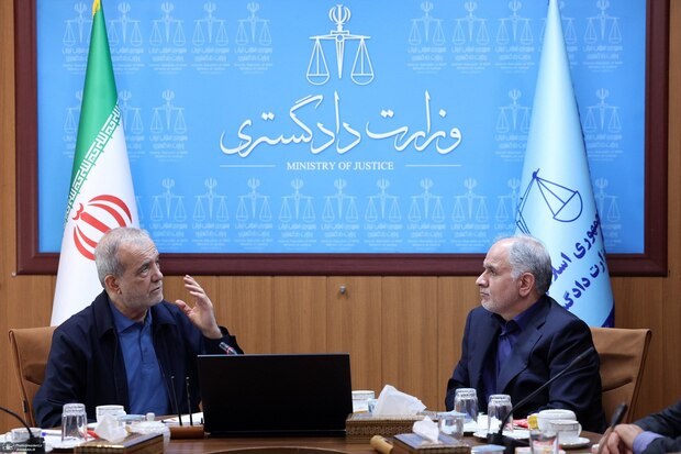 پزشکیان: دستاوردهای جنگ نباید موجب غفلت از چالش‌های پیش روی شود/ ارائه اطلاعات نادرست کمکی به حل مسائل نمی کند و منجر به تضعیف اعتماد عمومی خواهد شد/ عبور از میدان جنگ ، آغاز مرحله ای مهمتر یعنی «جهاد اکبر» است