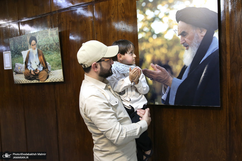 بازدید جمعی از قاریان کشور آفریقا و جمعی از گردشگران لبنانی از بیت امام خمینی در جماران