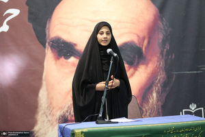 بازدید جمعی از دانش آموزان مدرسه انقلاب کرج از بیت امام خمینی در جماران