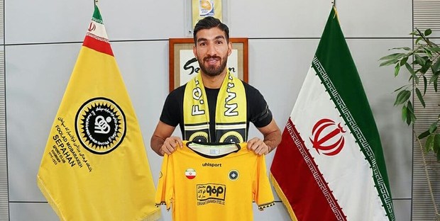 رسمی؛ مهاجم سابق پرسپولیس به سپاهان پیوست+ عکس
