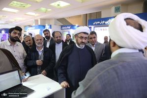 بازدید رئیس موسسه تنظیم و نشر آثار امام خمینی از نمایشگاه بین المللی قرآن کریم