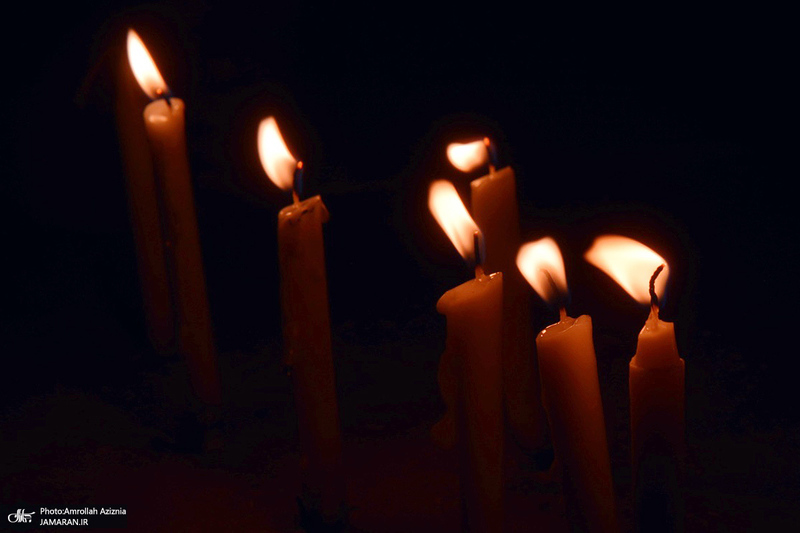 مراسم عزاداری شام غریبان در حرم امام خمینی (س) - شمع پرتره شمع