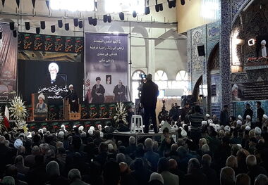 ایت الله طبرسی روحانی تاثیرگذار بود