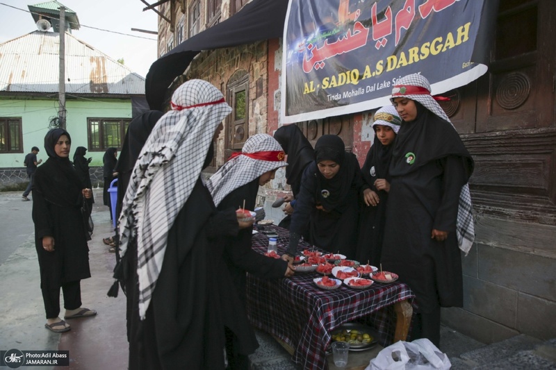 عزاداری سنتی کشمیری‌ها روی قایق