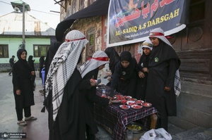 عزاداری سنتی کشمیری‌ها روی قایق