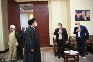 حاشیه های تجدید میثاق رئیس قوه قضائیه و مسئولان عالی قضایی با آرمان‌های حضرت امام خمینی (س)