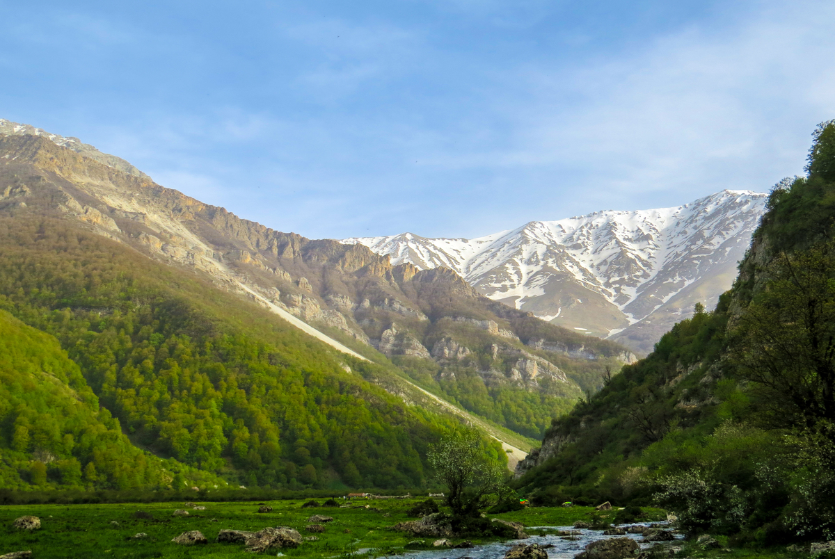 تفریح در زیباترین دشت مرتفع ایران/ دریاسر؛ بهشتی در اردیبهشت + تصاویر