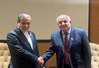 دیدار نماینده فلسطین با عراقچی در اوگاندا + عکس