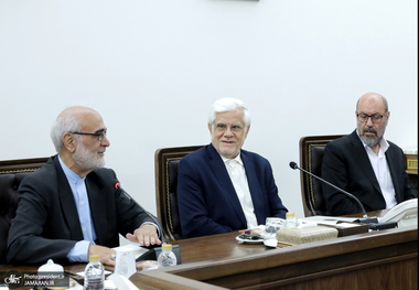 عارف: در کشور ما متأسفانه از فردای روزی که افراد سمت قبلی خود را ندارند اعتبار قبلی آنها در جامعه از بین می‌رود و این درس بدی به جوان‌ها می‌دهد/ نهادهای انقلاب اسلامی در جایی وارد شوند که بخش خصوصی و دولت توان ورود به آن را ندارند