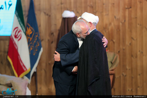 همایش آیت الله هاشمی و هشت سال دفاع مقدس