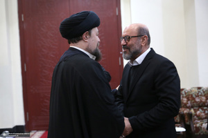 تجدیدمیثاق رئیس و جمعی از کارکنان بنیاد مستضعفان با امام راحل