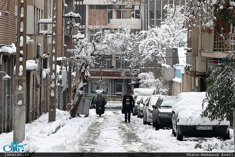 مشکلات عبور و مرور عابرین پیاده بعد از برف دیروز 