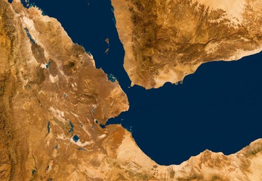 رویترز: حوثی‌ها برای بستن باب‌المندب آماده شده‌اند؛ تهدید هم‌زمان دو شریان حیاتی نفت جهان