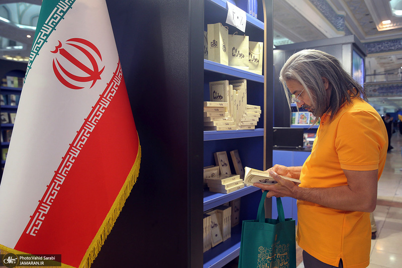 غرفه موسسه تنظیم و نشر آثار امام خمینی (س) در سی و پنجمین نمایشگاه کتاب تهران- 2